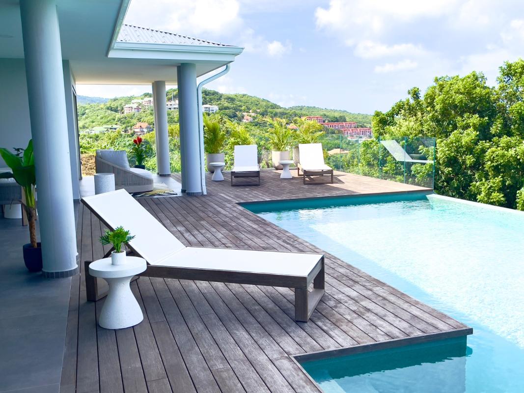 Location villa luxe 4 chambres trois ilets  - transat piscine